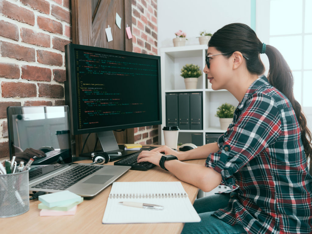 Convocatoria de becas para que mujeres estudien programación