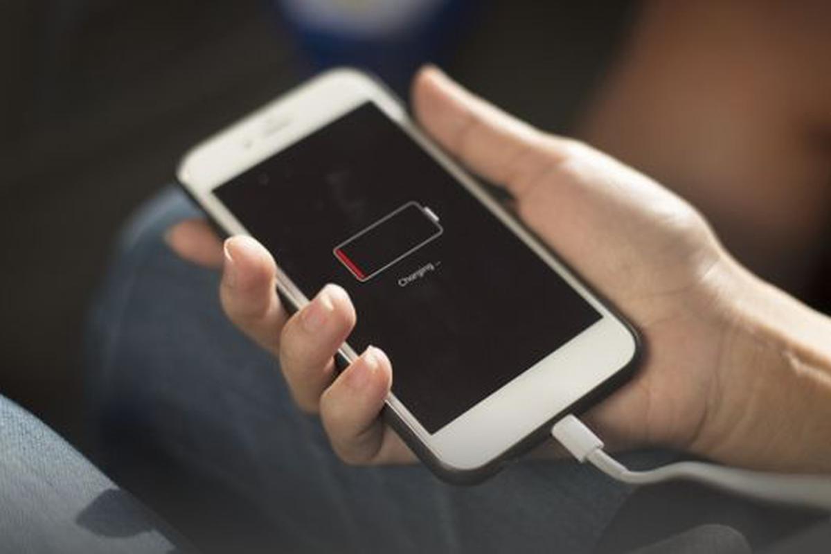 El modo oscuro de tu celular no ayuda a ahorrar batería